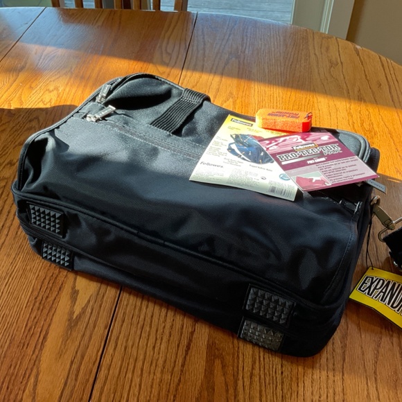 Fellows Expandable Computer Case #58433, black canvas, nwt - Picture 5 of 5
